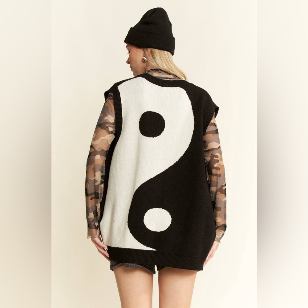 YIN YANG SWEATER VEST oversized